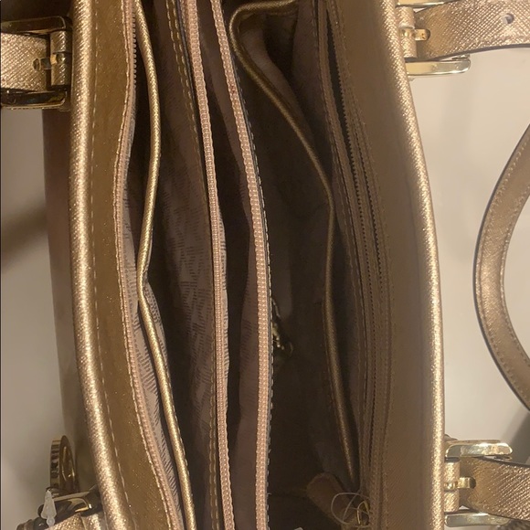 Jet Set Travel Medium Metallic Saffiano Leather - Picture 6 of 7